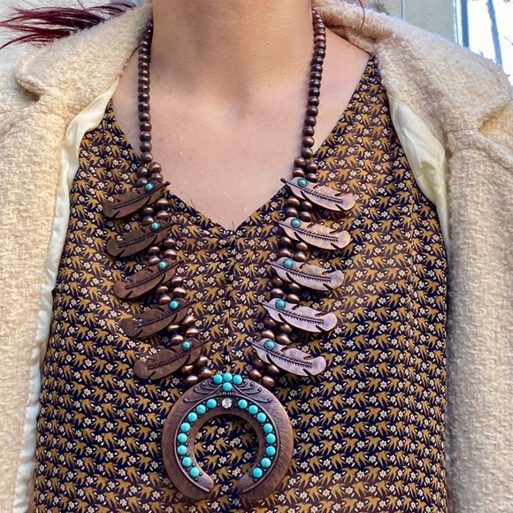 Source Unknown Jewelry - costume blossom squash necklace w feather detail